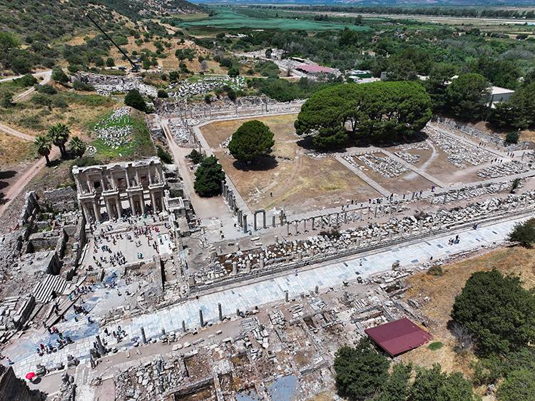 Kazı sonucu bekleniyor: Efes Antik Kenti'nin Koressos Kapısı bulunacak 1